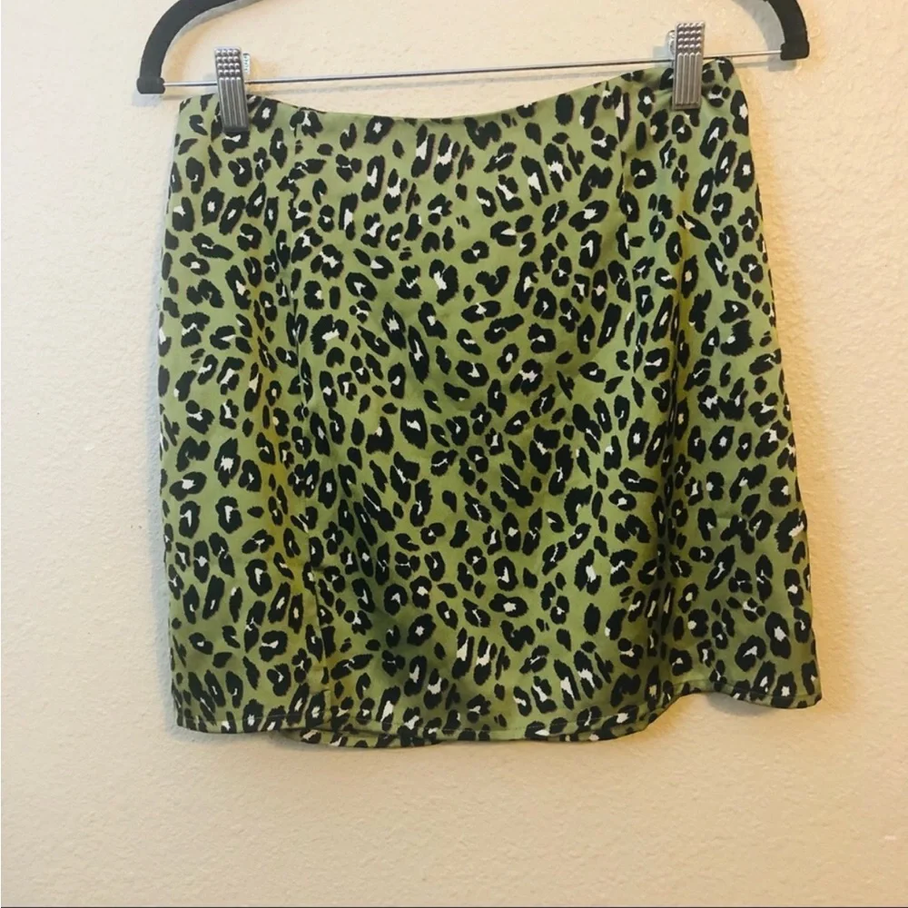 Superdown Betty Slit Mini Skirt in Green Leopard - Picture 3 of 9